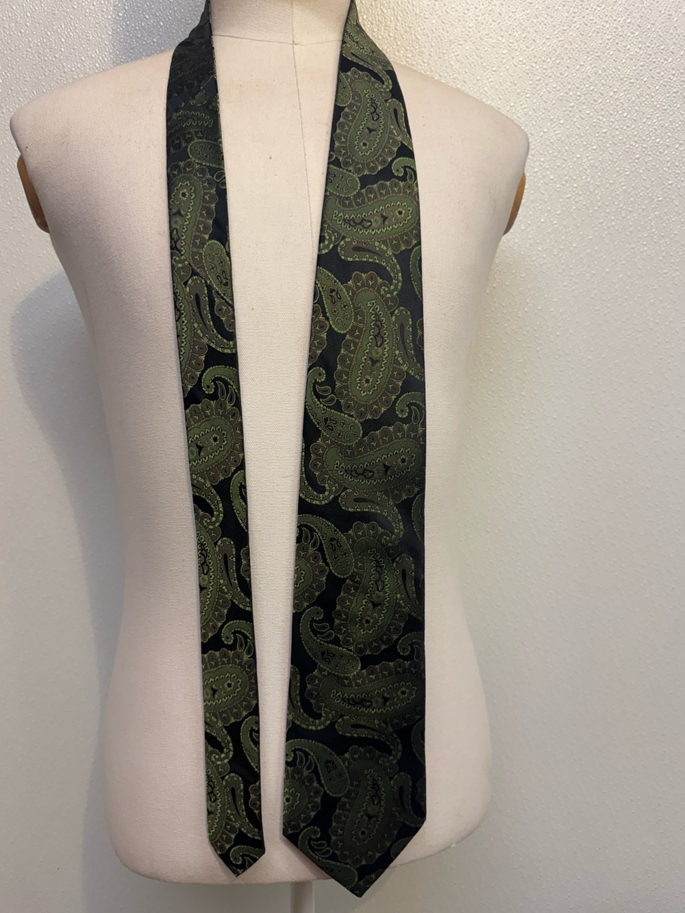 vintage green paisley silk necktie from the brand Beau Brummel Soho